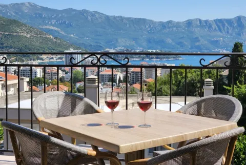 Rent, three bedroom apartment, 65m², Budva, Crna Gora - image 7