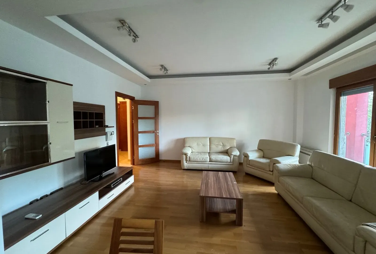Izdavanje, dvosoban stan, 82m², Centar, Podgorica