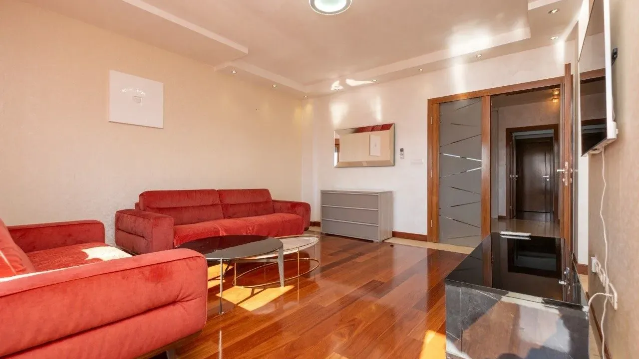 Izdavanje, četvorosoban stan, 140m², Podgorica, Crna Gora