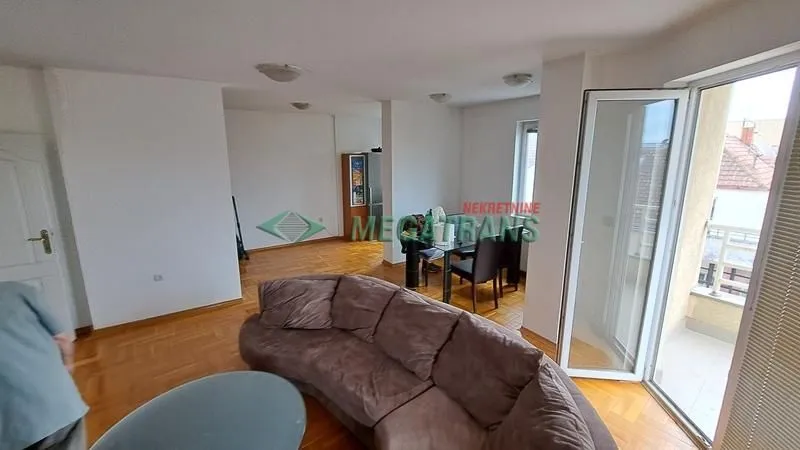 Izdavanje, stan, 200m², Centar, Novi Sad