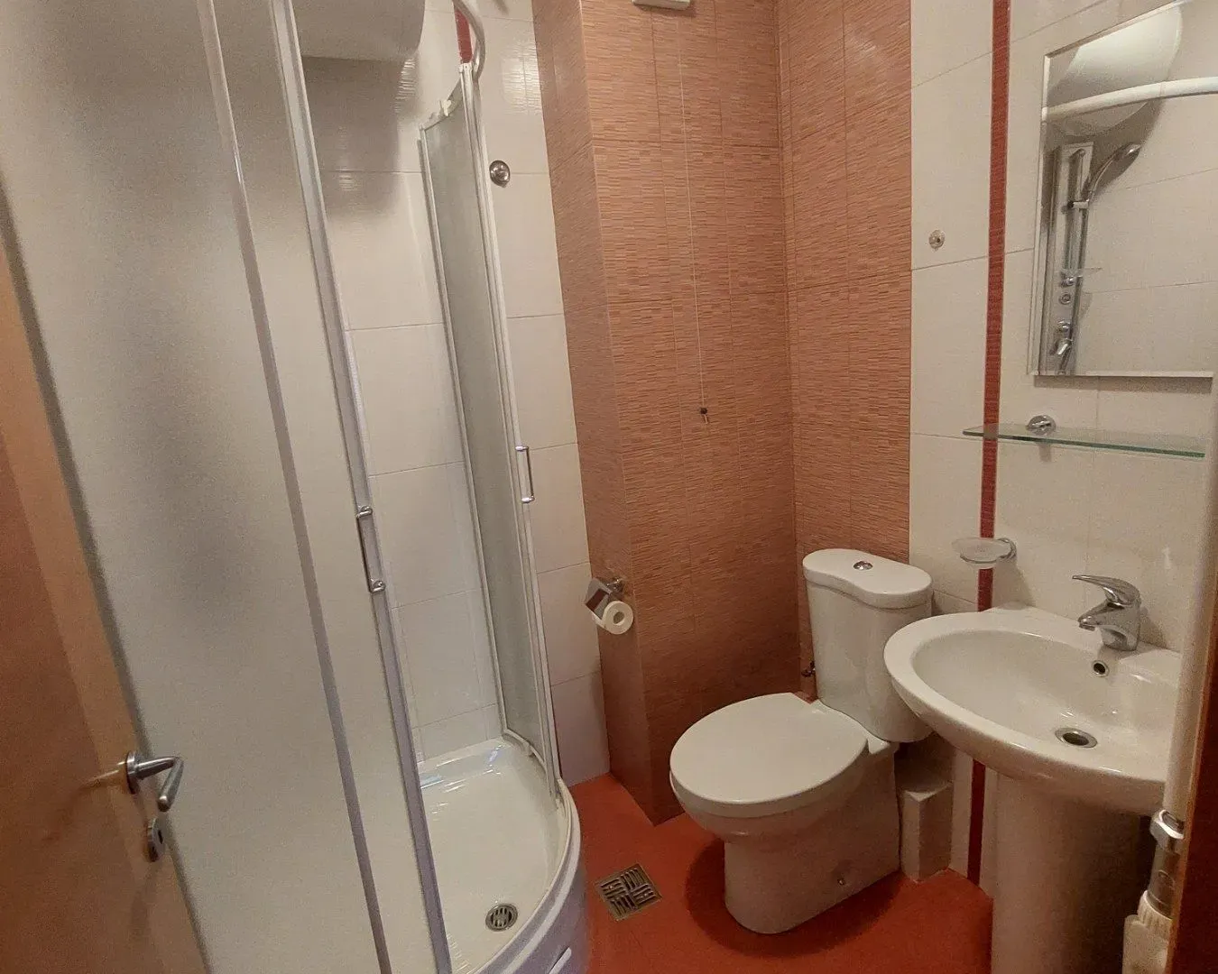 Izdavanje, trosoban stan, 105m², Preko Morače, Podgorica