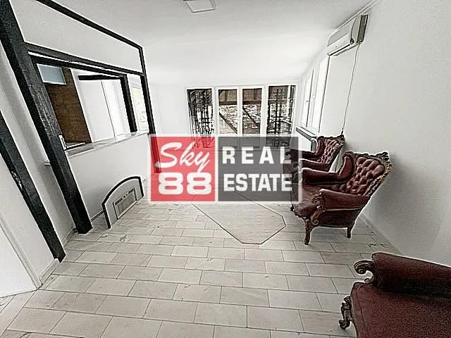 Izdavanje, trosoban stan, 130m², Neimar, Vračar Sve Podlokacije
