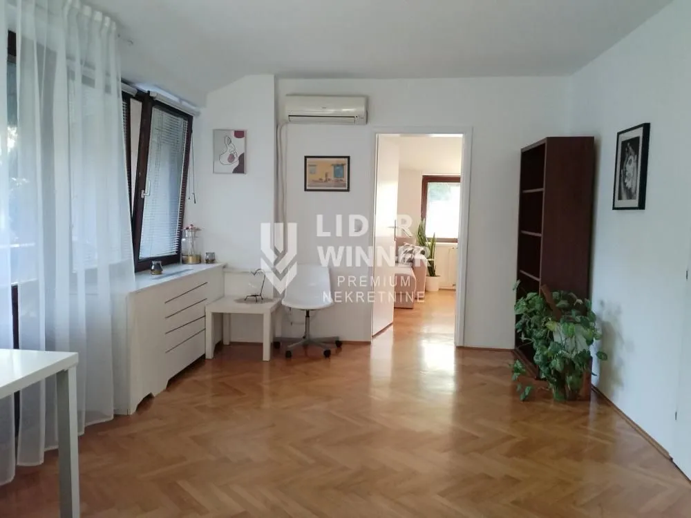 Rent, four bedroom apartment, 100m², Savski Venac, Beograd