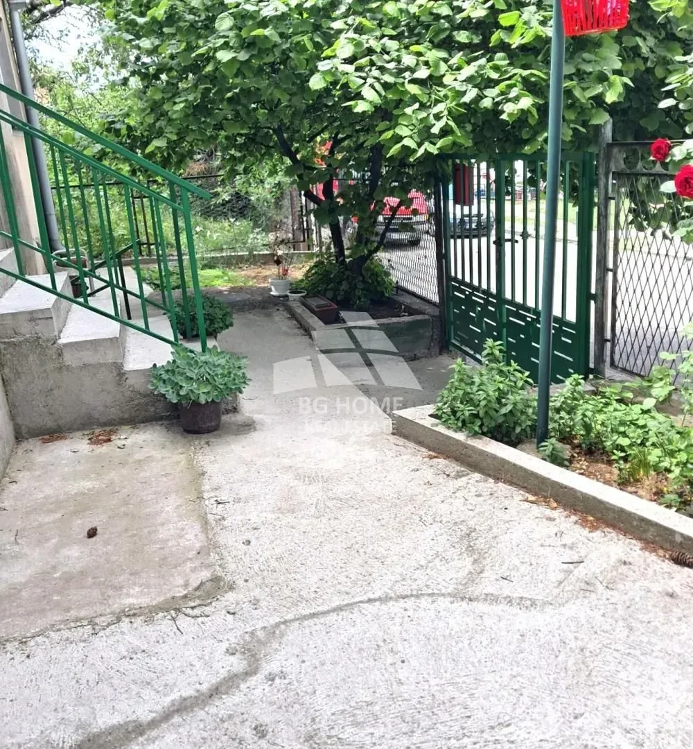 Prodaja, kuća, 52m², Uciteljsko Naselje, Zvezdara Sve Podlokacije