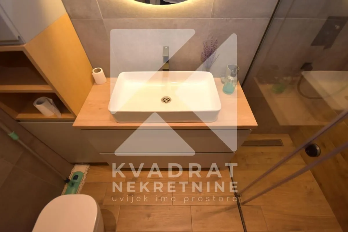 Izdavanje, dvosoban stan, 120m², Centar, Podgorica