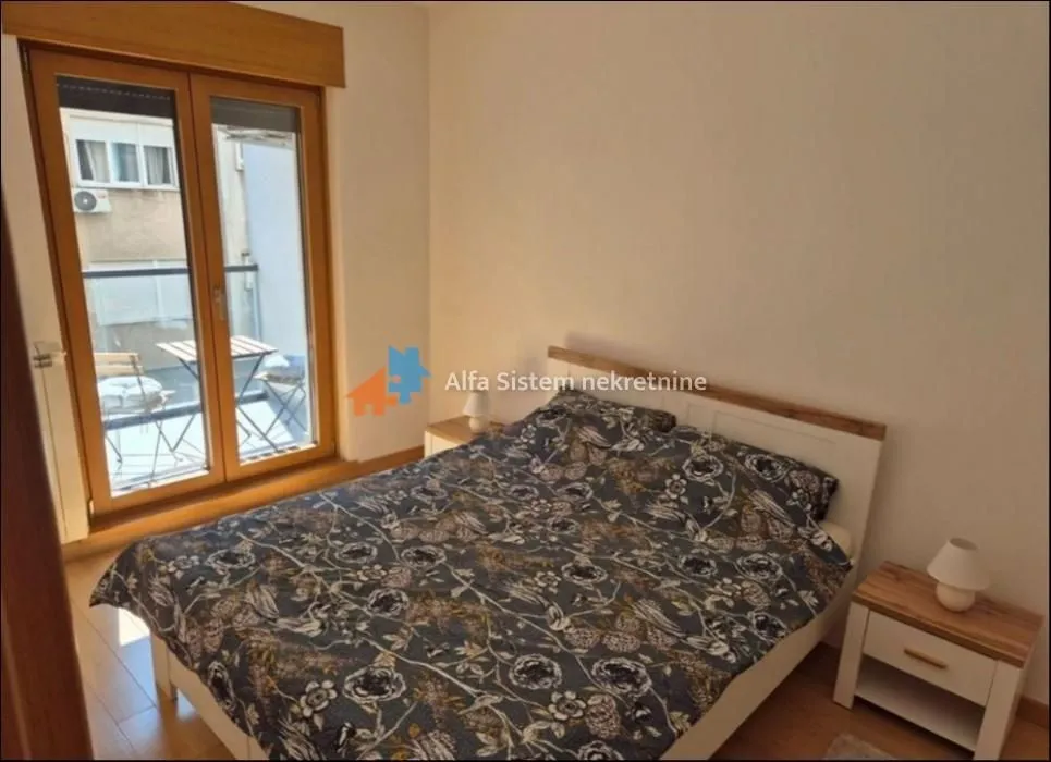Rent, two bedroom apartment, 50m², Južni Bulevar, Vračar Sve Podlokacije