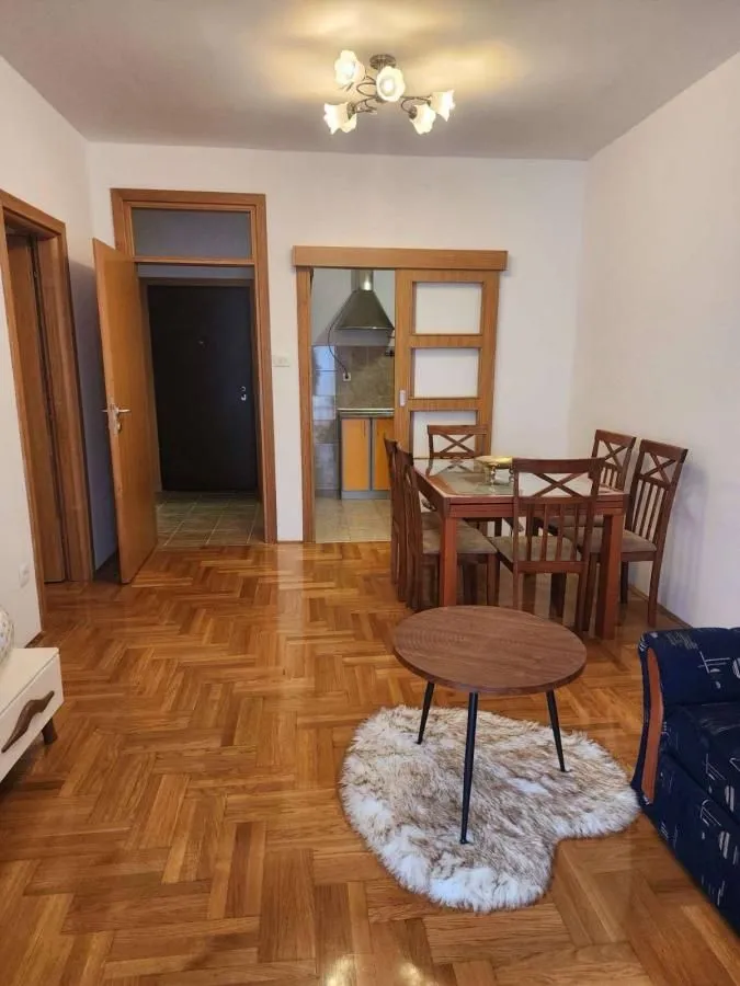 Izdavanje, jednosoban stan, 47m², Centar, Budva
