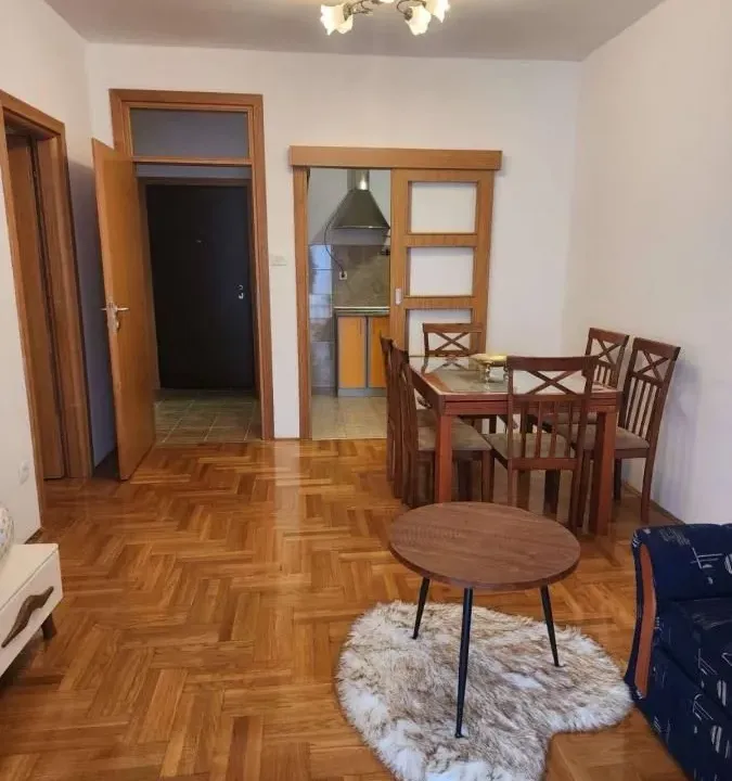 Izdavanje, jednosoban stan, 47m², Centar, Budva