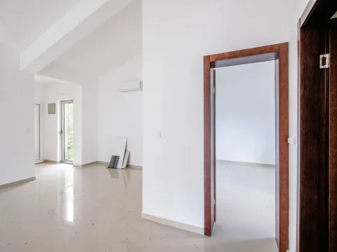 Sale, three bedroom apartment, 103m², Dobrota, Kotor - image 13