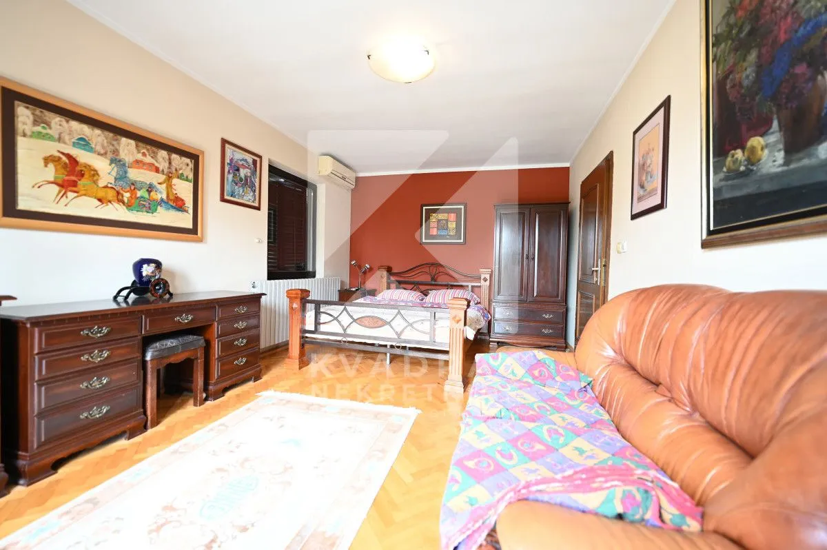 Sale, house, 280m², Masline, Podgorica