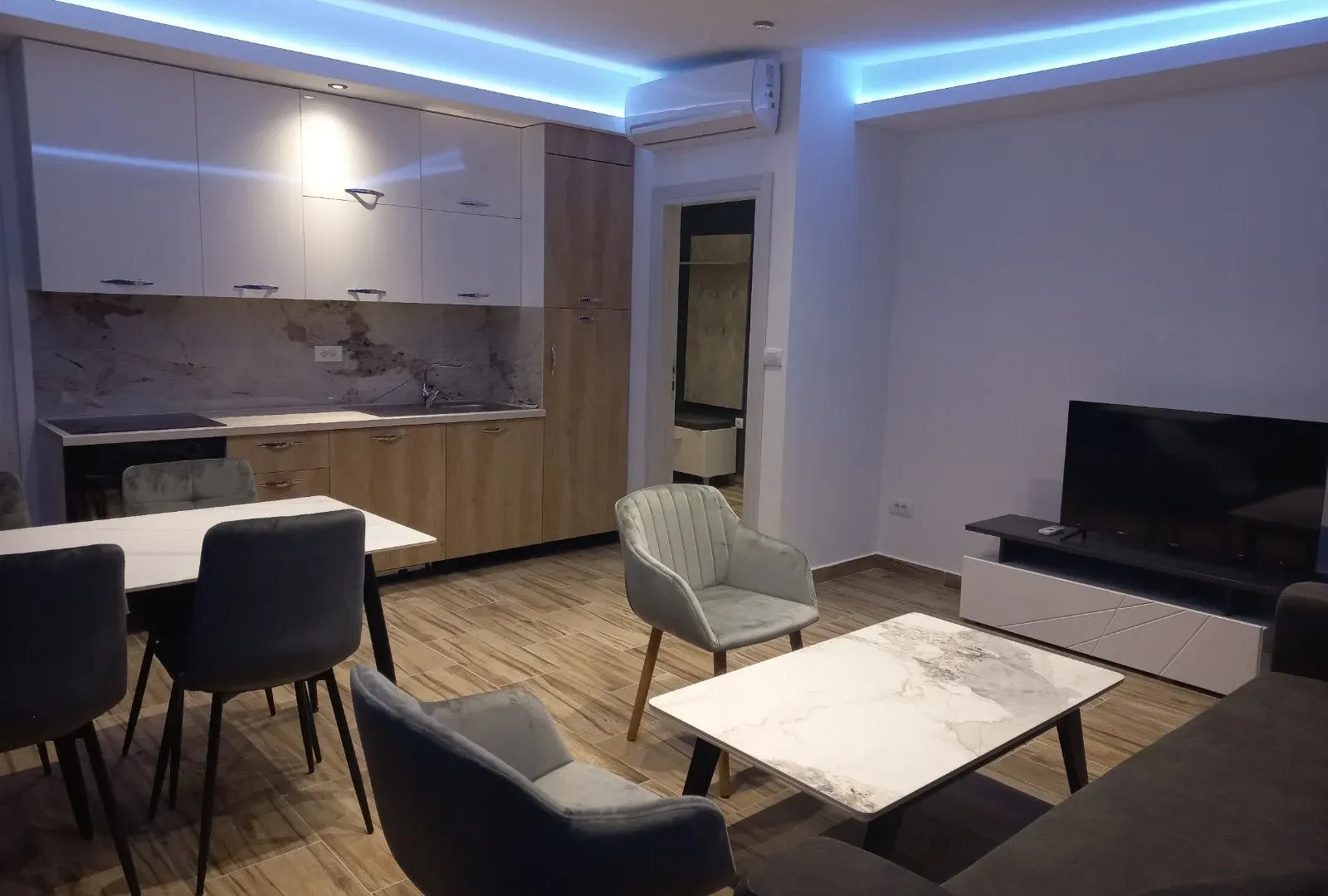 Izdavanje, dvosoban stan, 70m², Kalimanj, Tivat