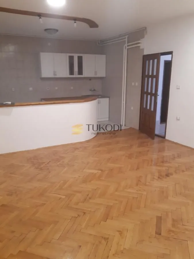 Izdavanje, kuća, 303m², Telep, Novi Sad Sve Podlokacije