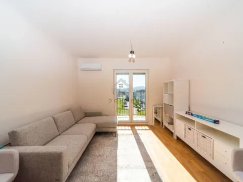 Izdavanje, jednosoban stan, 44m², Pobrežje, Podgorica - image 1