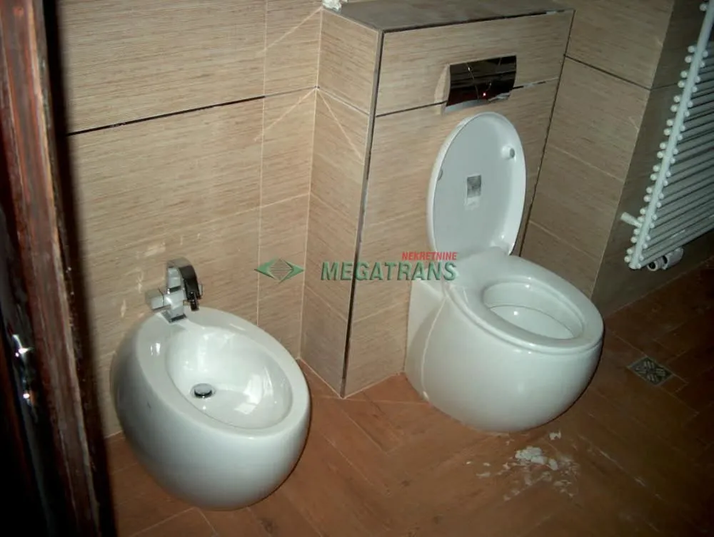 Izdavanje, četvorosoban stan, 170m², Novi Sad Sve Podlokacije, Novi Sad