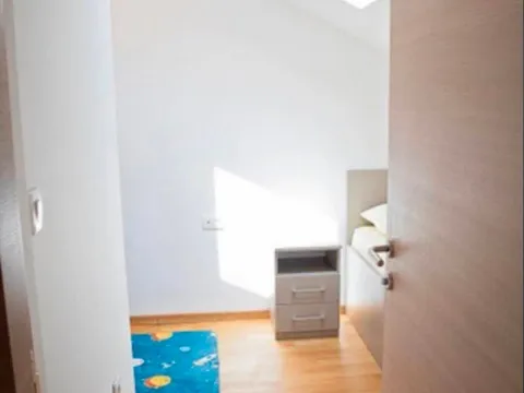 Izdavanje, dvosoban stan, 70m², Pobrežje, Podgorica - image 8