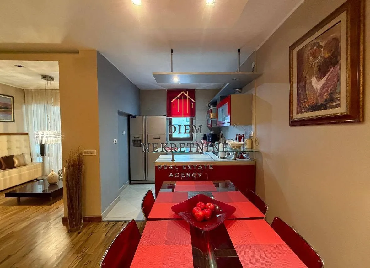 Dining area connected to the kitchen.