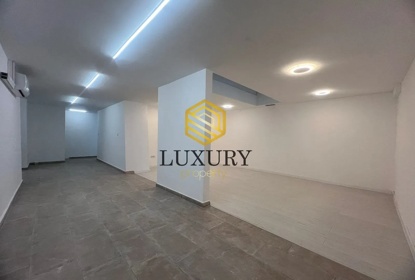 Rent, office space, 245m², Blok 5, Podgorica