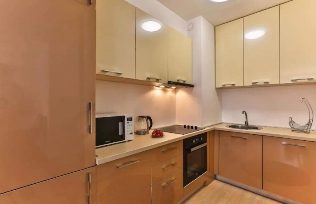 Izdavanje, dvosoban stan, 75m², Babin Do, Budva