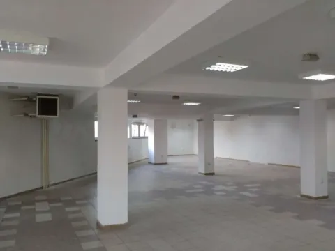 Izdavanje, poslovni prostor, 237m², Zemun Centar, Zemun Sve Podlokacije