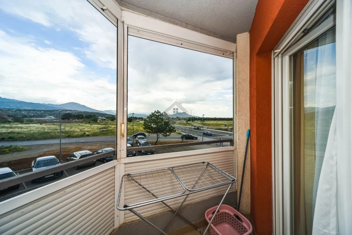 Izdavanje, jednosoban stan, 43m², Stari Aerodrom, Podgorica