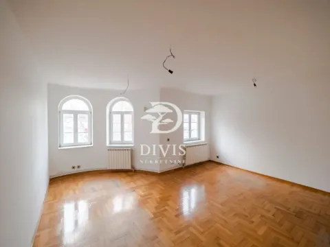 Kuća in Zvezdin Stadion