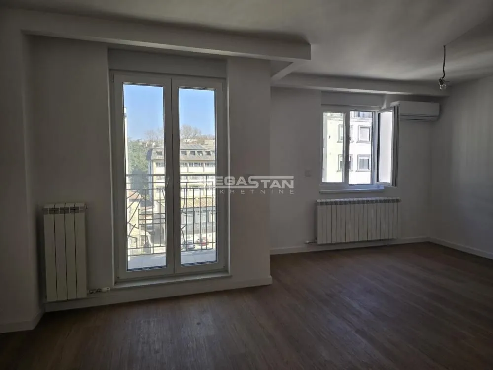 Prodaja, četvorosoban stan, 142m², Šumice, Beograd