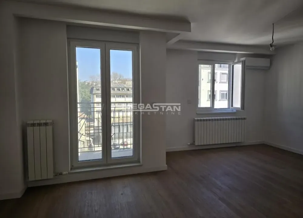 Prodaja, četvorosoban stan, 142m², Šumice, Beograd