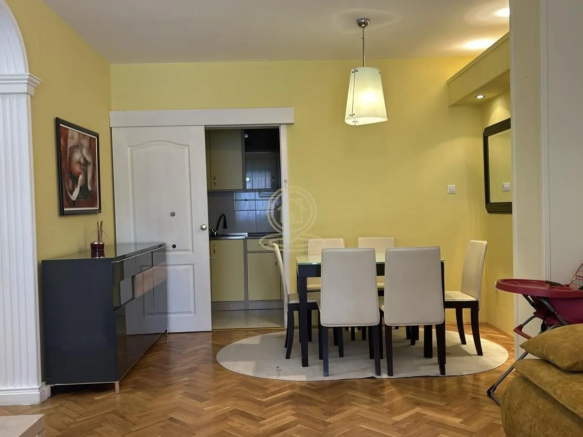 Izdavanje, trosoban stan, 76m², Centar, Novi Sad