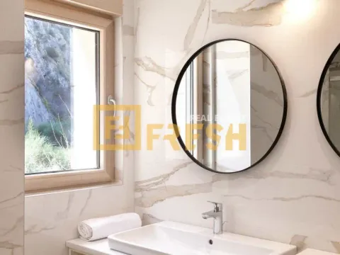 Prodaja, četvorosoban stan, 253m², Kotor, Crna Gora - image 37