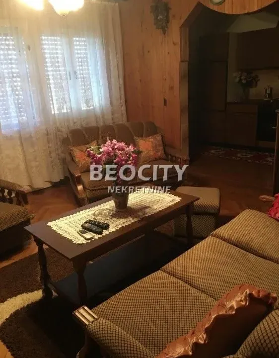 Prodaja, kuća, 350m², Barice, Plandište