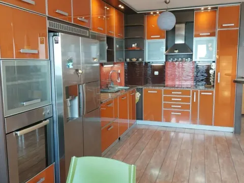 Izdavanje, četvorosoban stan, 115m², Hala Pionir, Palilula Sve Podlokacije - image 3