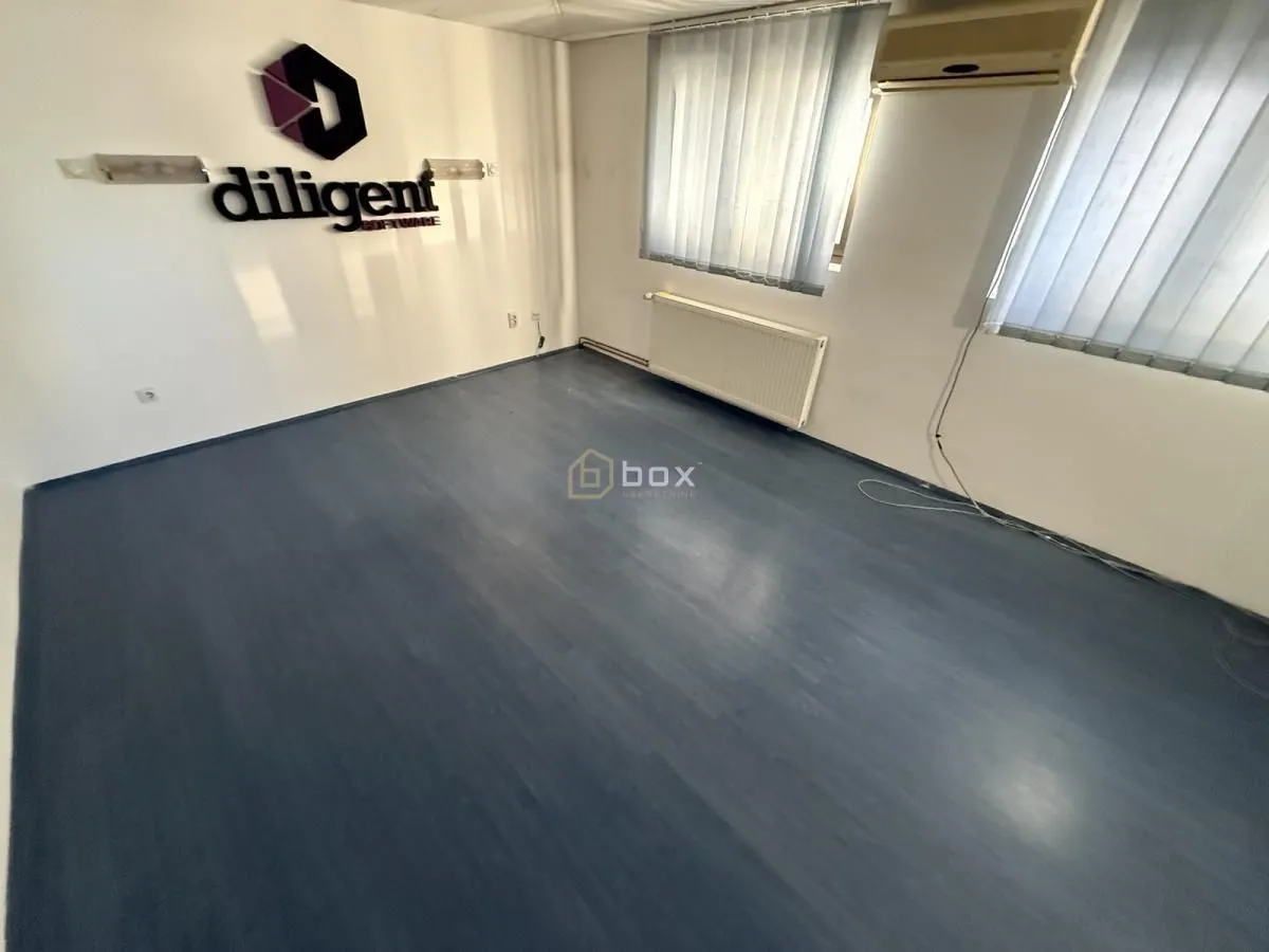Rent, office space, 149m², Medijana, Niš