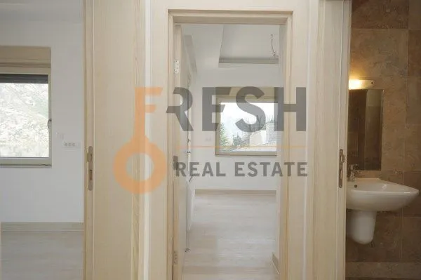 Prodaja, trosoban stan, 156m², Kotor, Crna Gora