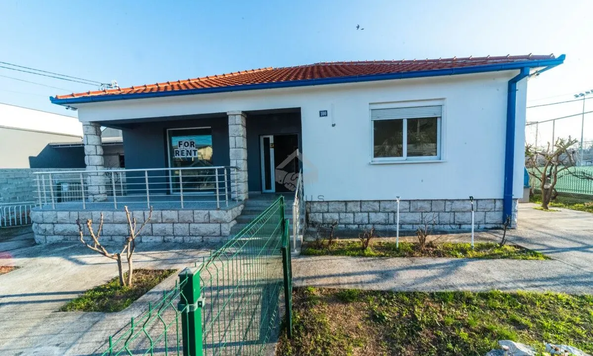 Izdavanje, poslovni prostor, 65m², Masline, Podgorica