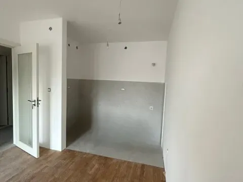 Prodaja, jednosoban stan, 42m², Stari Aerodrom, Podgorica - image 1