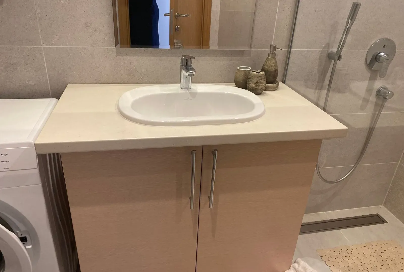 Izdavanje, dvosoban stan, 76m², Centar, Budva