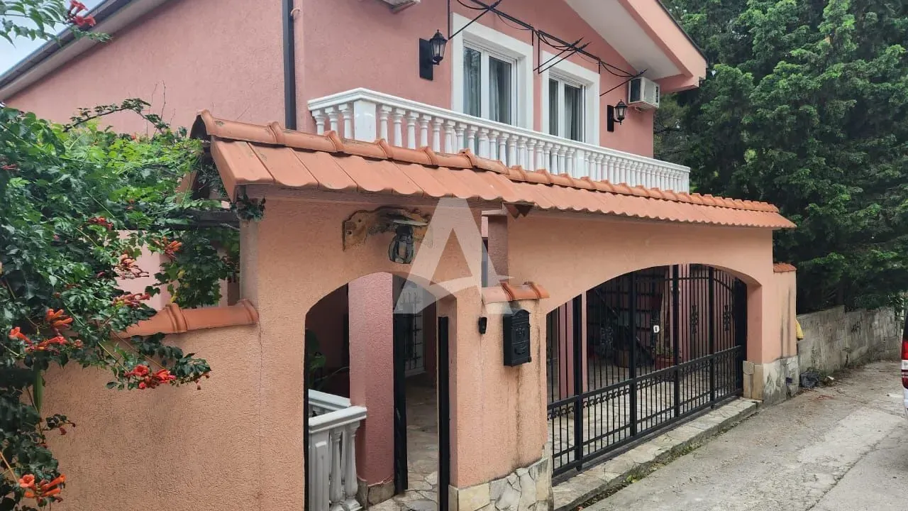 Prodaja, kuća, 198m², Šušanj, Bar