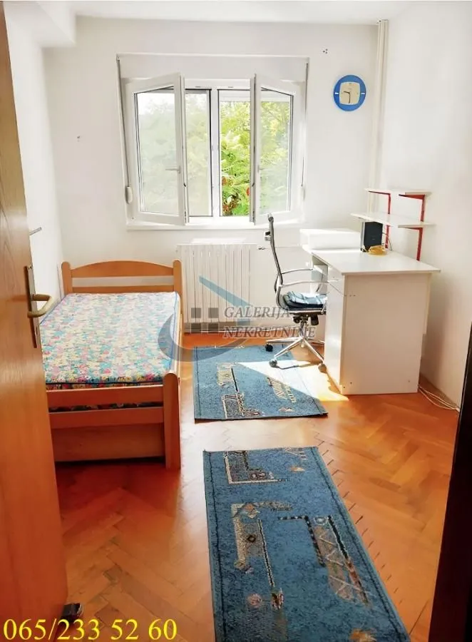 Prodaja, dvosoban stan, 72m², Centar, Inđija