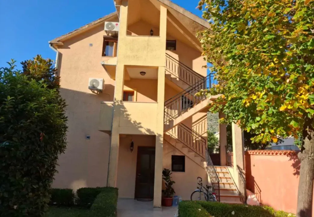 Rent, house, 63m², Dobrota, Kotor