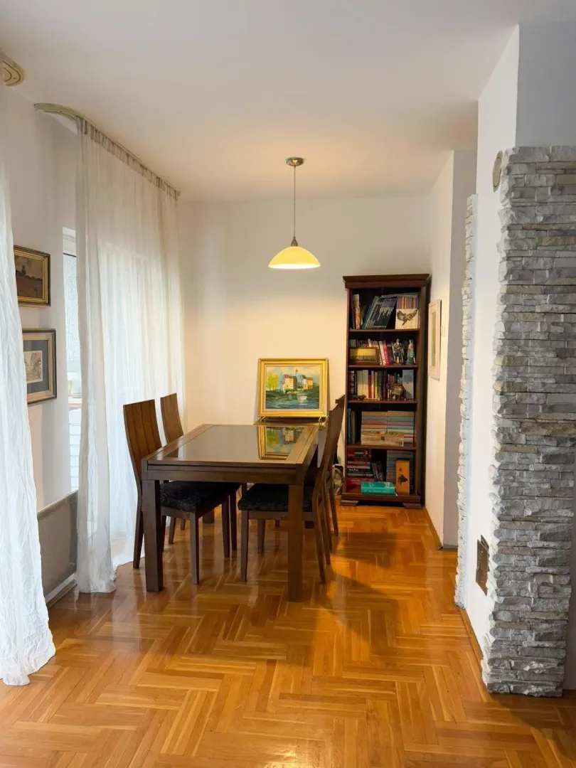 Izdavanje, dvosoban stan, 76m², Stari Aerodrom, Podgorica