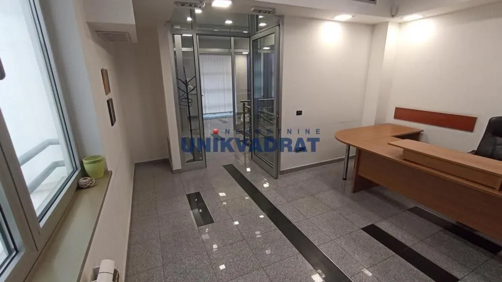 Rent, office space, 180m², Đeram Pijaca, Beograd