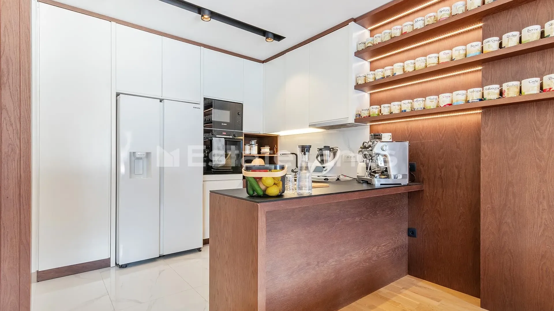 Prodaja, dvosoban stan, 85m², Dobrota, Kotor