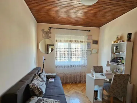 Prodaja, kuća, 191m², Tološi, Podgorica - image 8