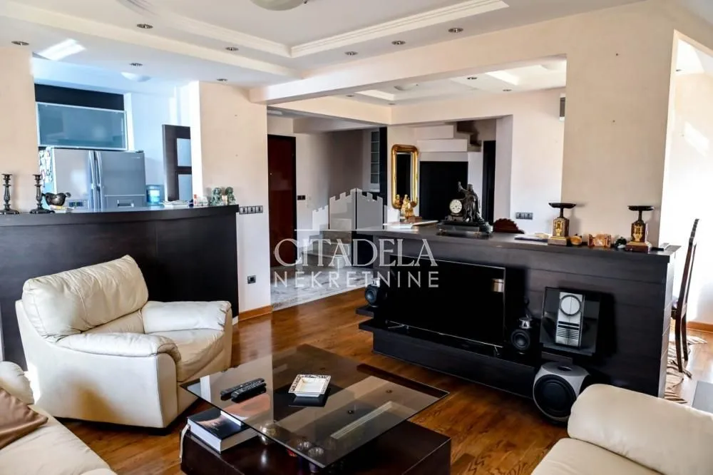 Prodaja, četvorosoban stan, 100m², Čukarica, Beograd