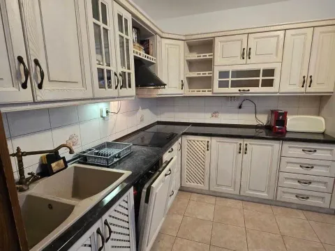 Rent, two bedroom apartment, 80m², Tivat, Crna Gora - image 4