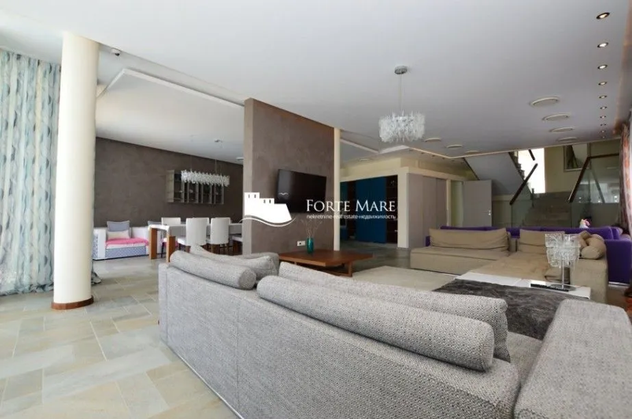 Prodaja, kuća, 285m², Njivice, Herceg Novi