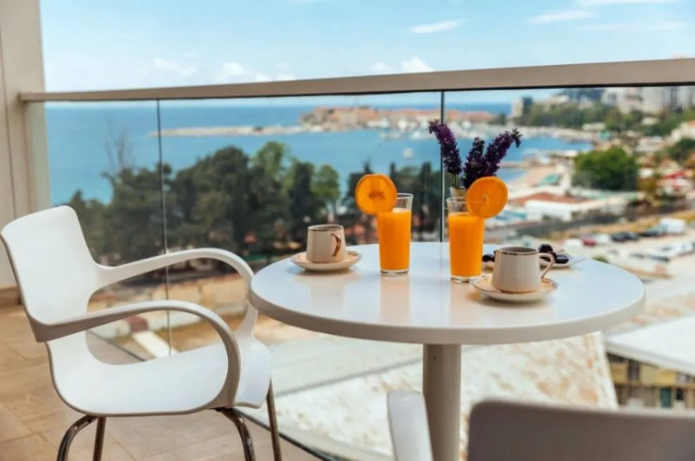 Izdavanje, jednosoban stan, 56m², Budva, Crna Gora