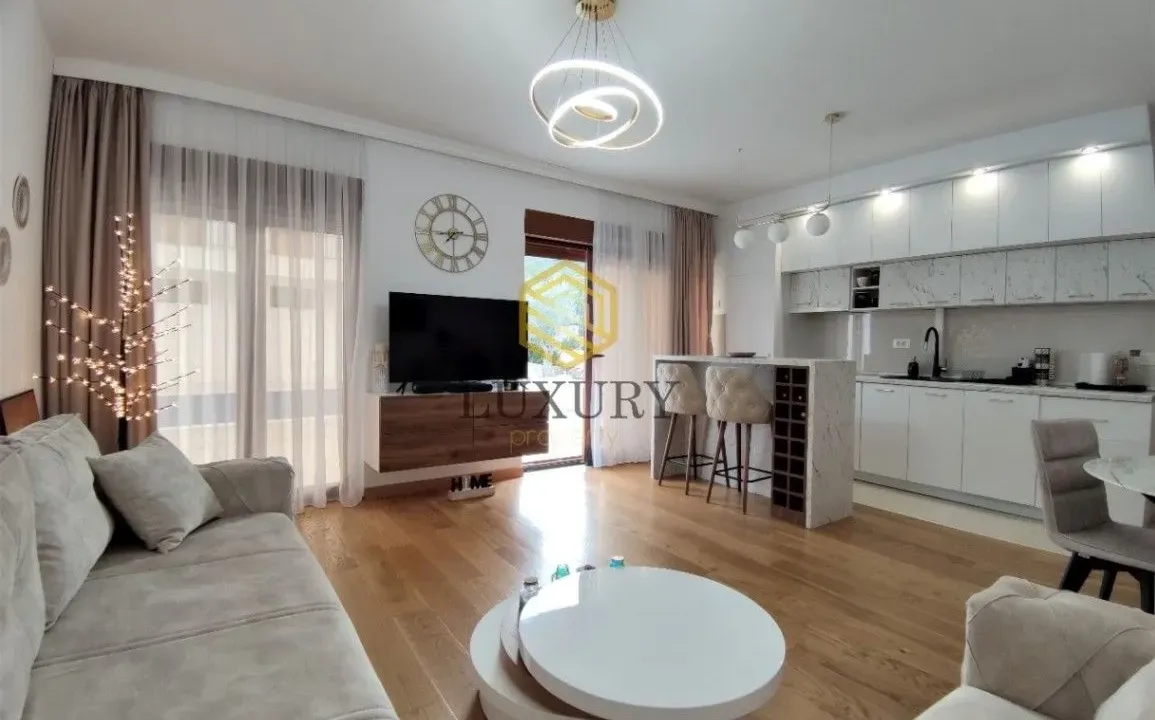 Izdavanje, jednosoban stan, 51m², Luštica, Tivat