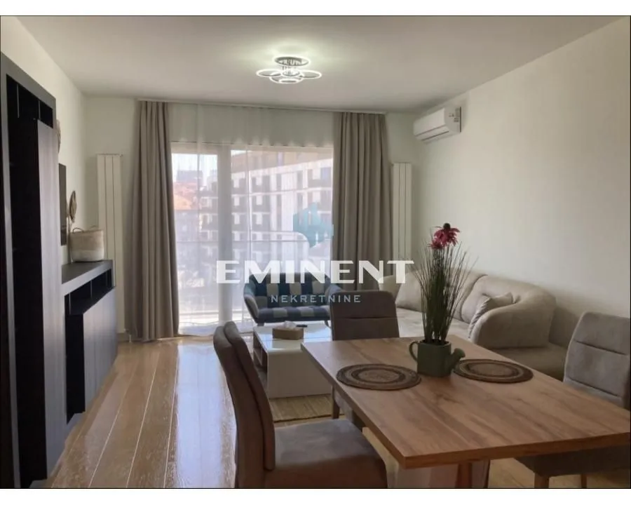 Izdavanje, trosoban stan, 75m², Savski Venac, Beograd