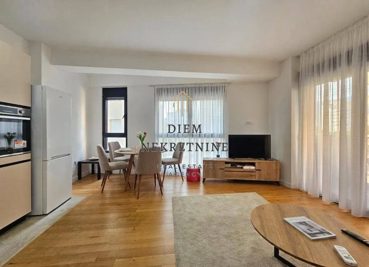 Izdavanje, jednosoban stan, 50m², Centar, Bar